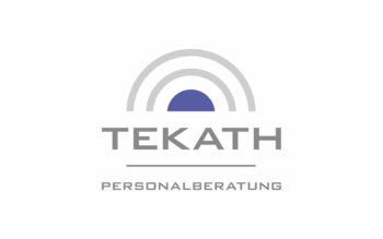 Logo für TEKATH Personalberatung mit einem blauen Halbkreis mit drei grauen Bögen darüber und dem Firmennamen TEKATH in fetten grauen Großbuchstaben. Darunter erscheint in kleinerer grauer Schrift PERSONALBERATUNG.