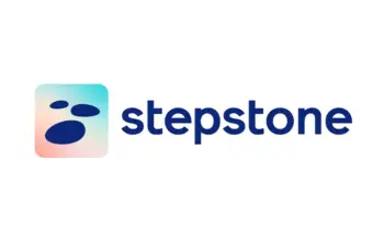 Stepstone-Logo mit einem Quadrat mit Farbverlauf, das auf der linken Seite drei dunkle ovale Formen und auf der rechten Seite das Wort Stepstone in fetten blauen Kleinbuchstaben enth&auml;lt.
