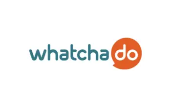 Das Bild zeigt das Wort whatchado in Kleinbuchstaben, mit do innerhalb einer orangefarbenen Sprechblase. Der Rest des Textes ist t&uuml;rkisfarben auf wei&szlig;em Hintergrund.